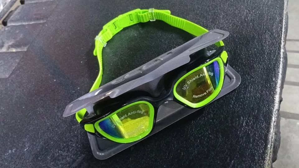 Lentes de natación Torneo Competition verdes con estuche