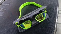 Lentes de natación Torneo Competition verdes con estuche